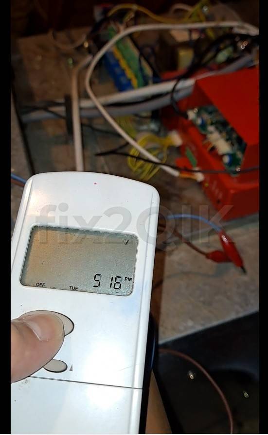 Bonaire Remote controller Signal sending icon displayed to verify the heater normal operations