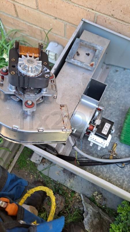 Bonaire-combustion-fan-comparation-and-replaced-after-checked-the-power-supply-electronic-circuit