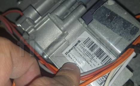 honeywell-vk8105m-gas-valve-on-brivis-heaters