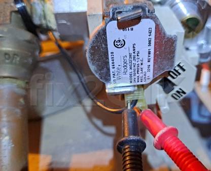 testing-control-volatge-signal-on-a-white-roger-gasvalve-installed-inside-a-braemar-ducted-heater